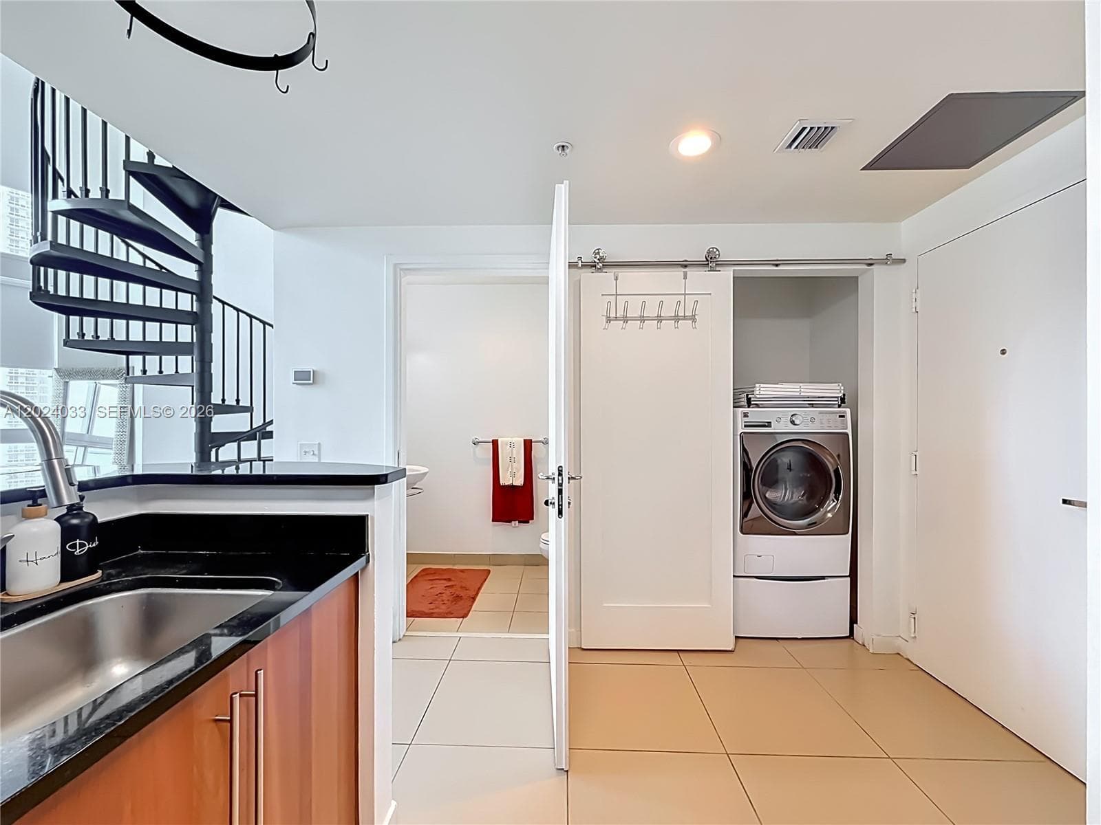 300 S Biscayne Blvd # 1016, Miami FL 33131 — 5