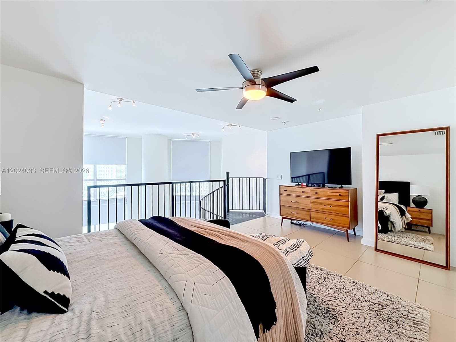 300 S Biscayne Blvd # 1016, Miami FL 33131 — 14