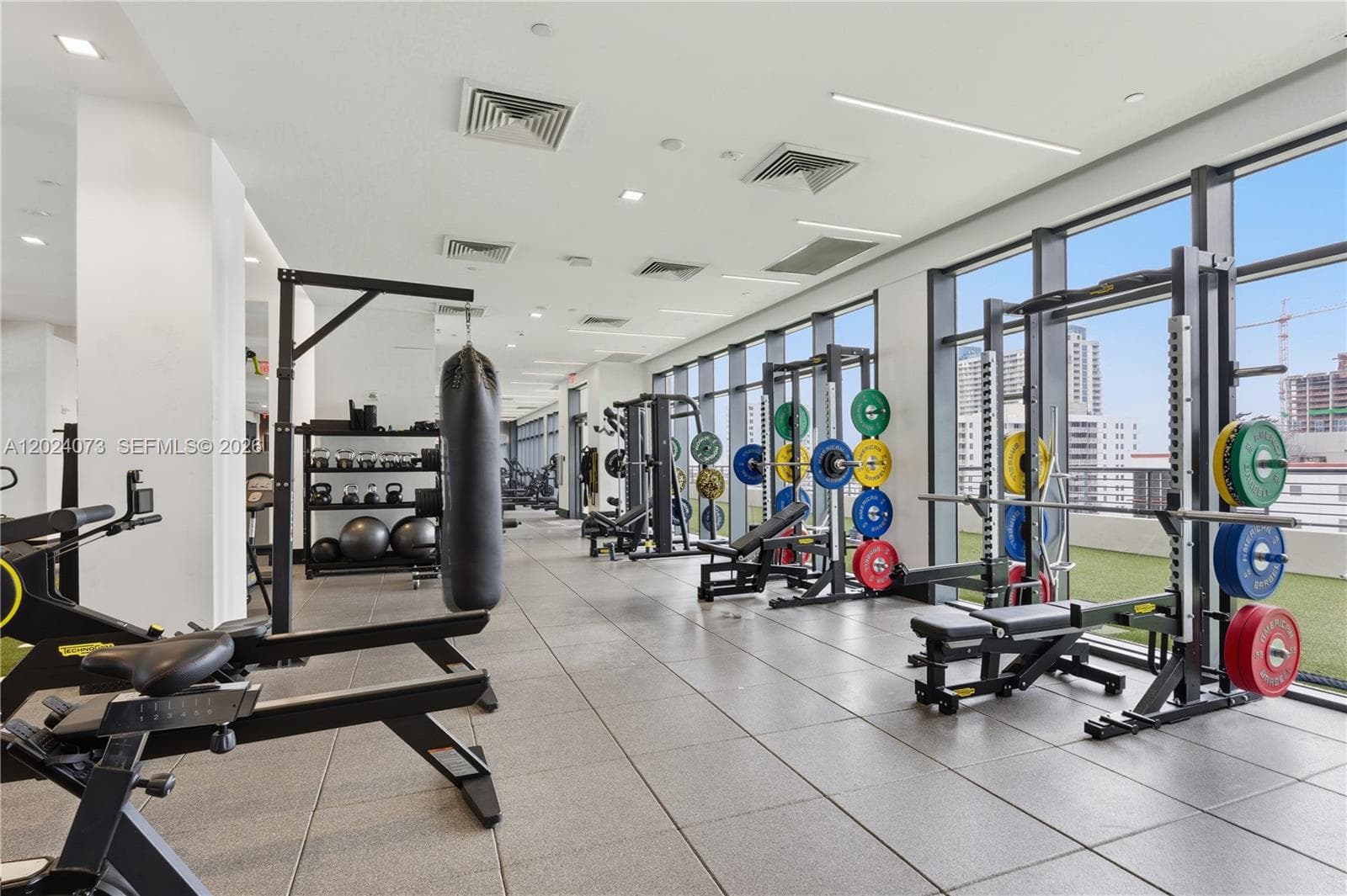 697 N Miami Ave # 1810, Miami FL 33136 — 34