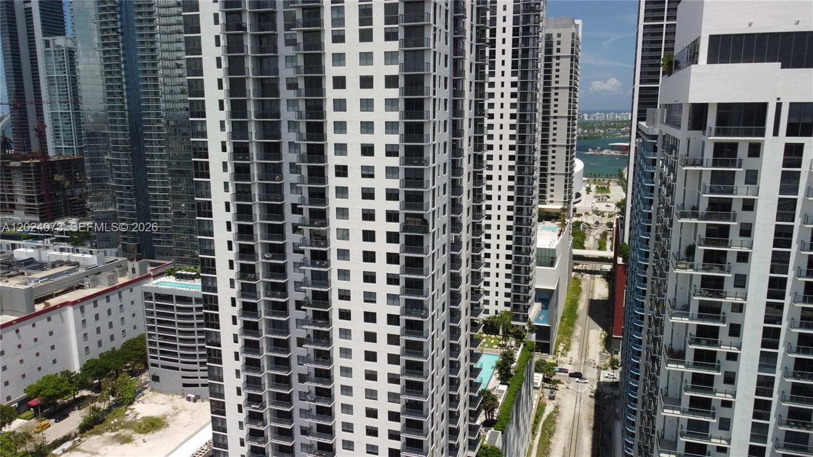 697 N Miami Ave # 1810, Miami FL 33136 — 38