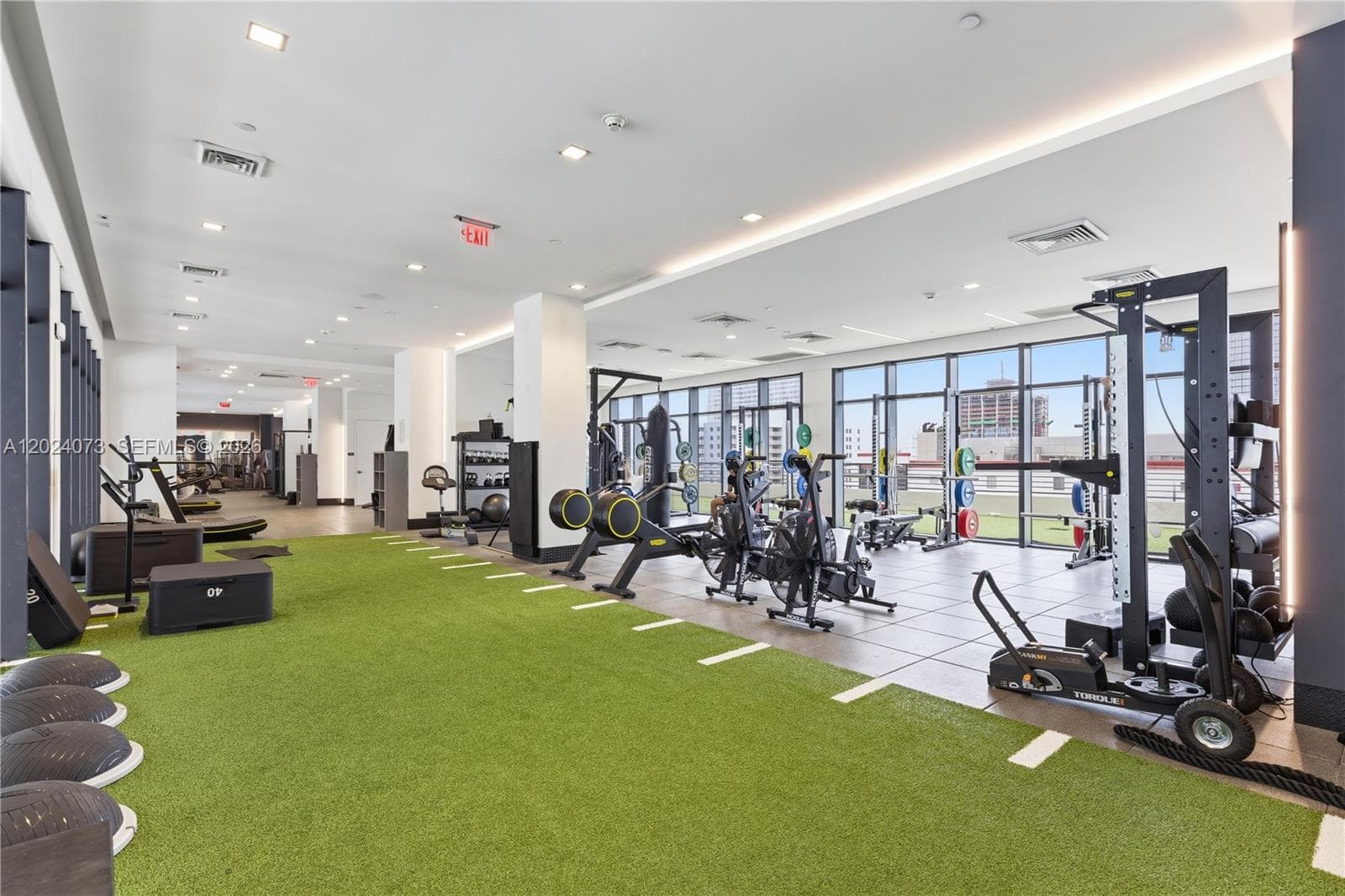 697 N Miami Ave # 1810, Miami FL 33136 — 33