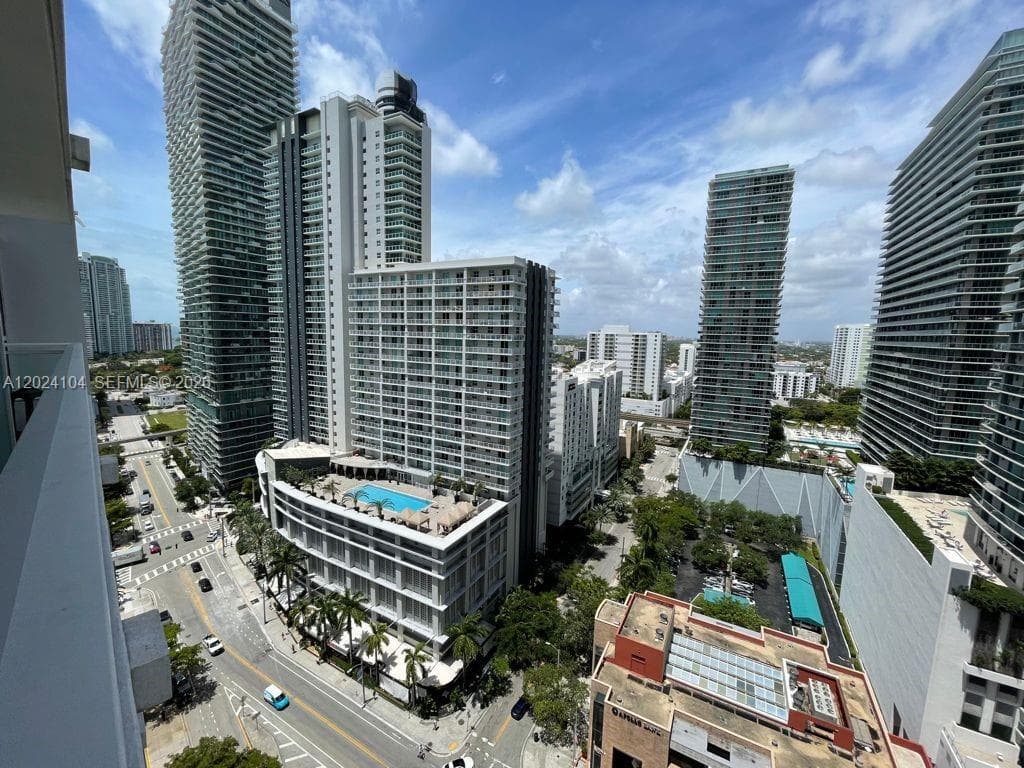 1080 Brickell Ave # 2005, Miami FL 33131 — 33