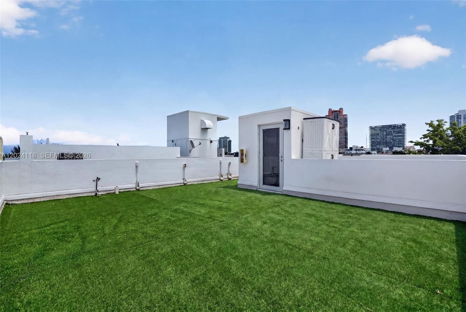 900 4th St # 6, Miami Beach FL 33139 — 32