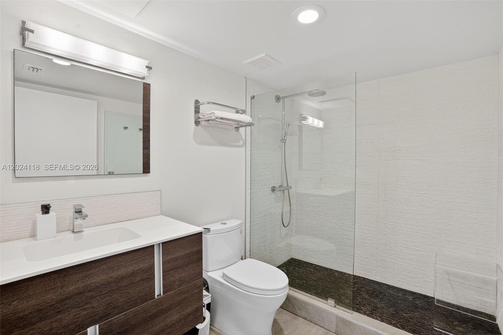900 4th St # 6, Miami Beach FL 33139 — 25