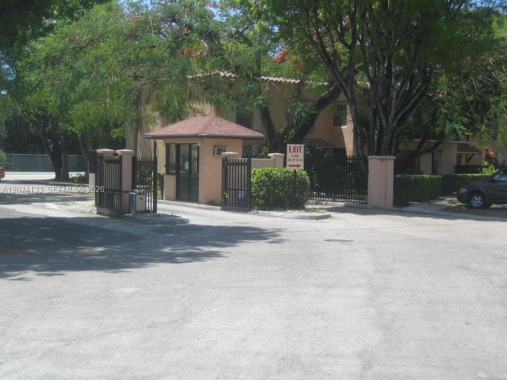 10806 N Kendall Dr # 26, Miami FL 33176 — 9