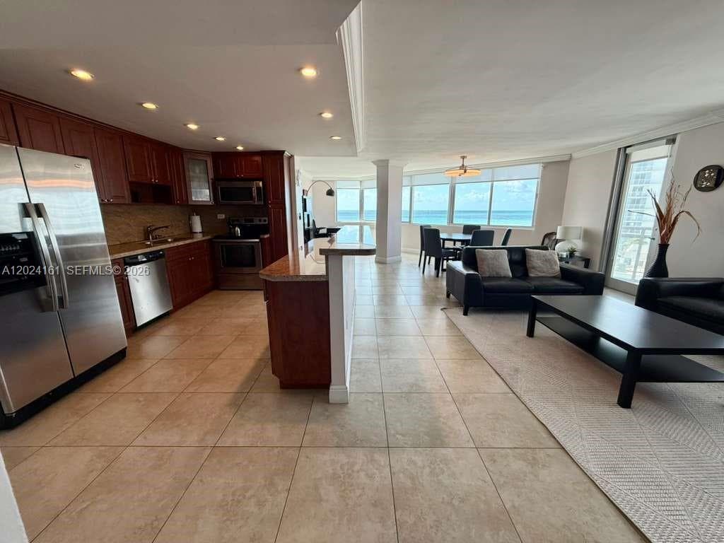 7135 Collins Ave # 815, Miami Beach FL 33141 — 2