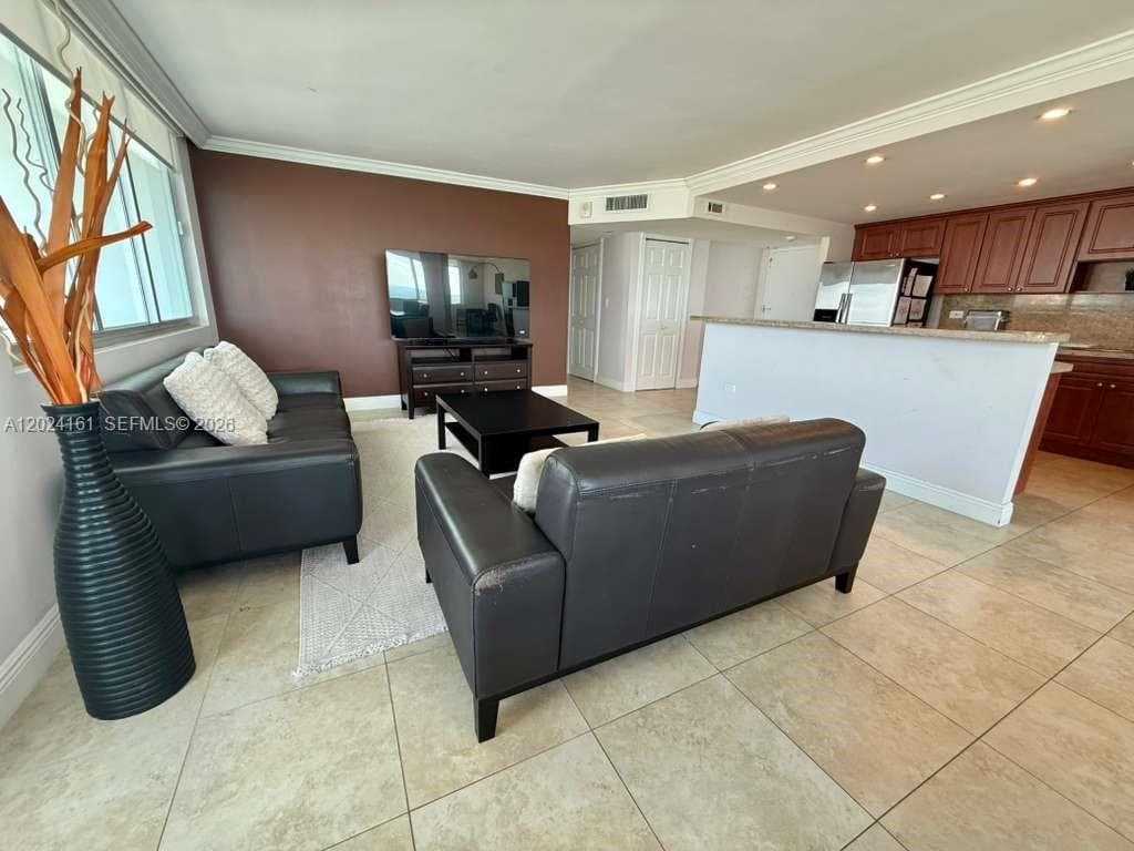 7135 Collins Ave # 815, Miami Beach FL 33141 — 9