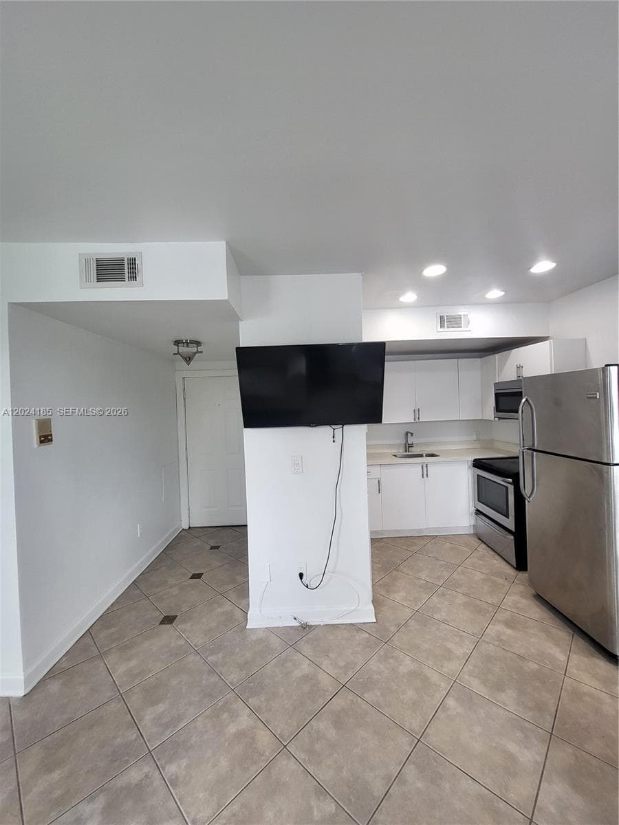 1008 Jefferson Ave # 303, Miami Beach FL 33139 — 3