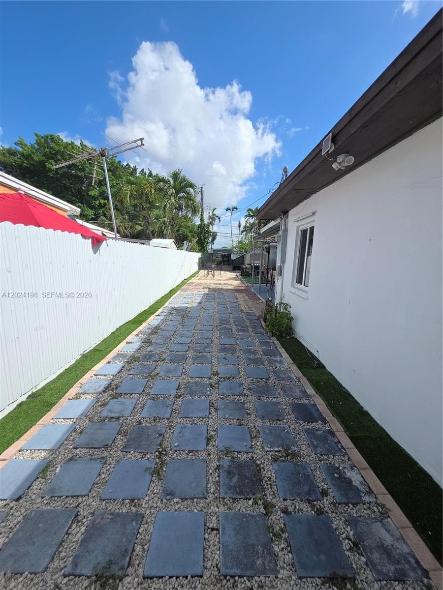 651 E 48th St, Hialeah FL 33013 — 24