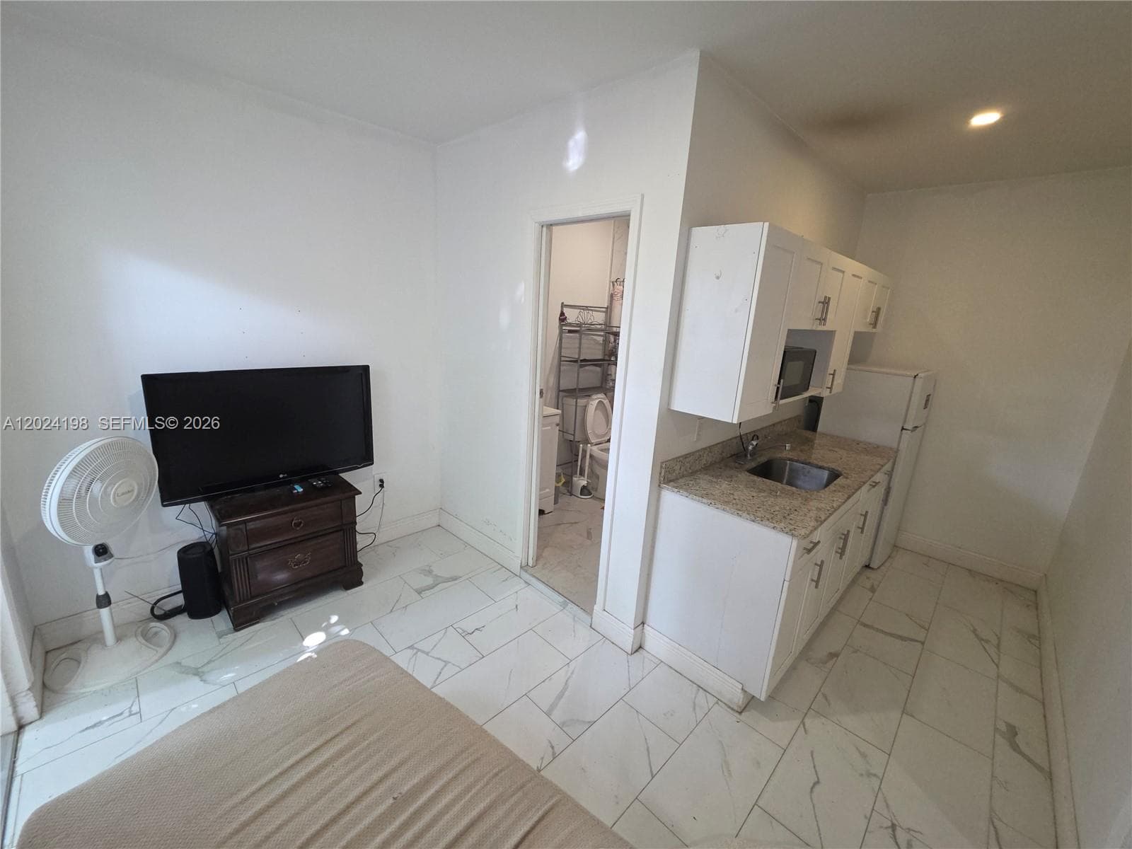 651 E 48th St, Hialeah FL 33013 — 35