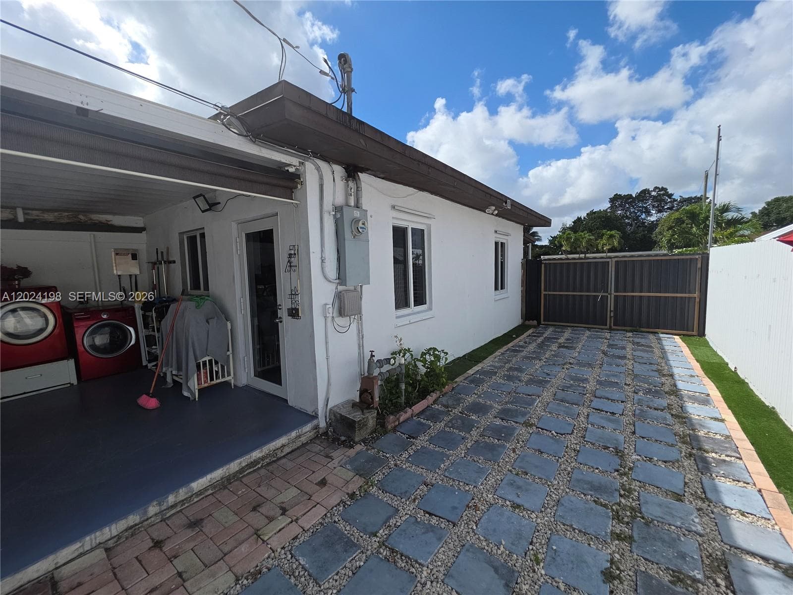 651 E 48th St, Hialeah FL 33013 — 25