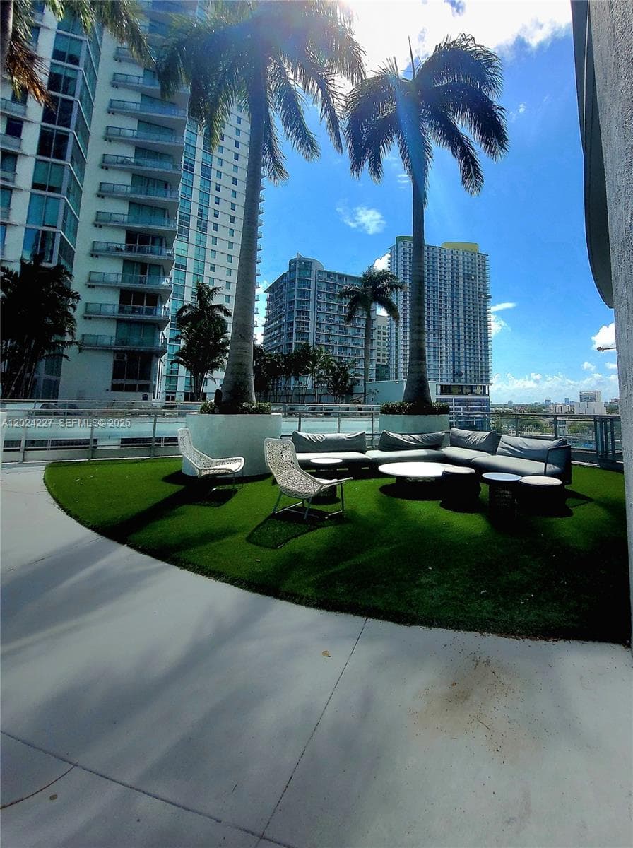 90 SW 3rd St # 2208, Miami FL 33130 — 52