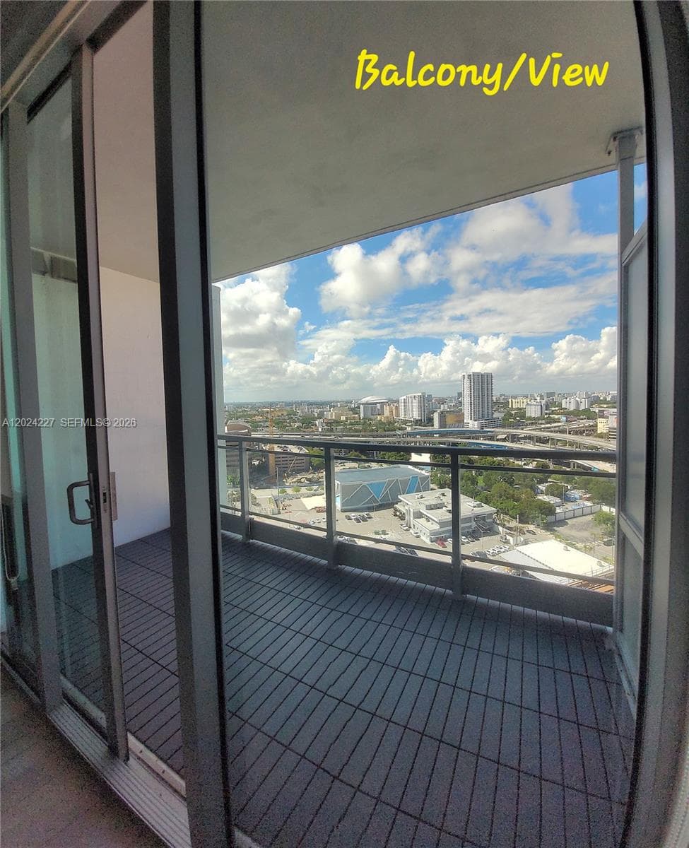 90 SW 3rd St # 2208, Miami FL 33130 — 17