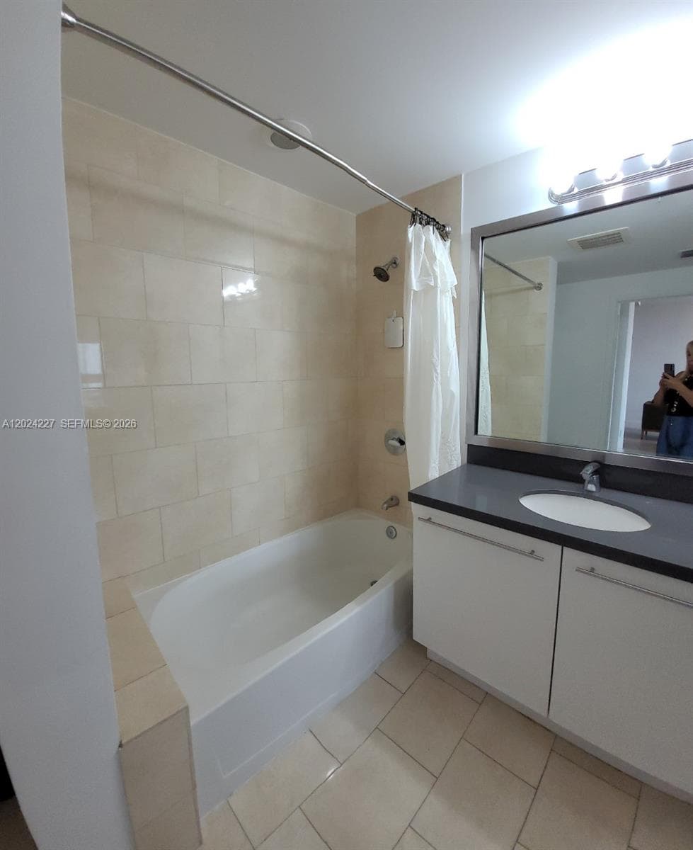 90 SW 3rd St # 2208, Miami FL 33130 — 22