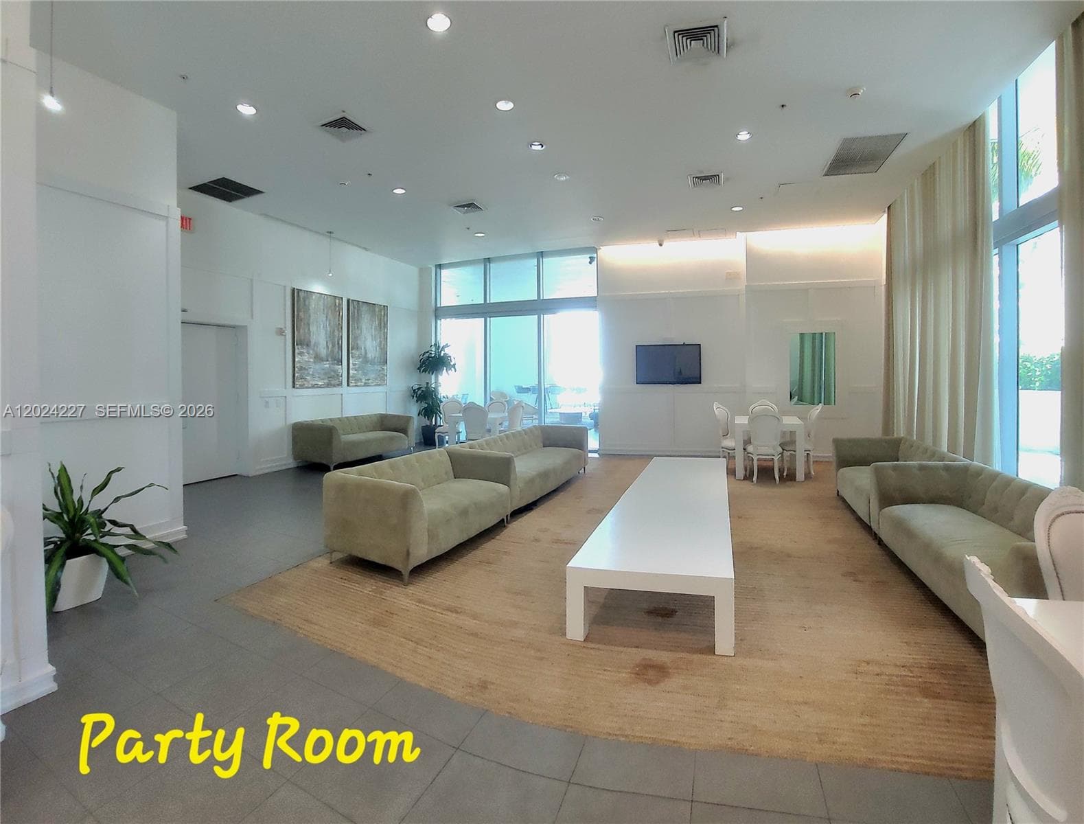 90 SW 3rd St # 2208, Miami FL 33130 — 36