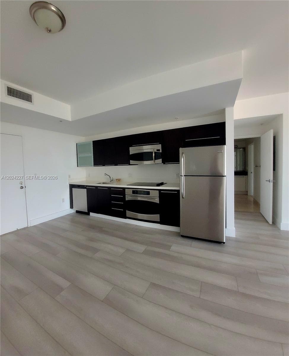 90 SW 3rd St # 2208, Miami FL 33130 — 10
