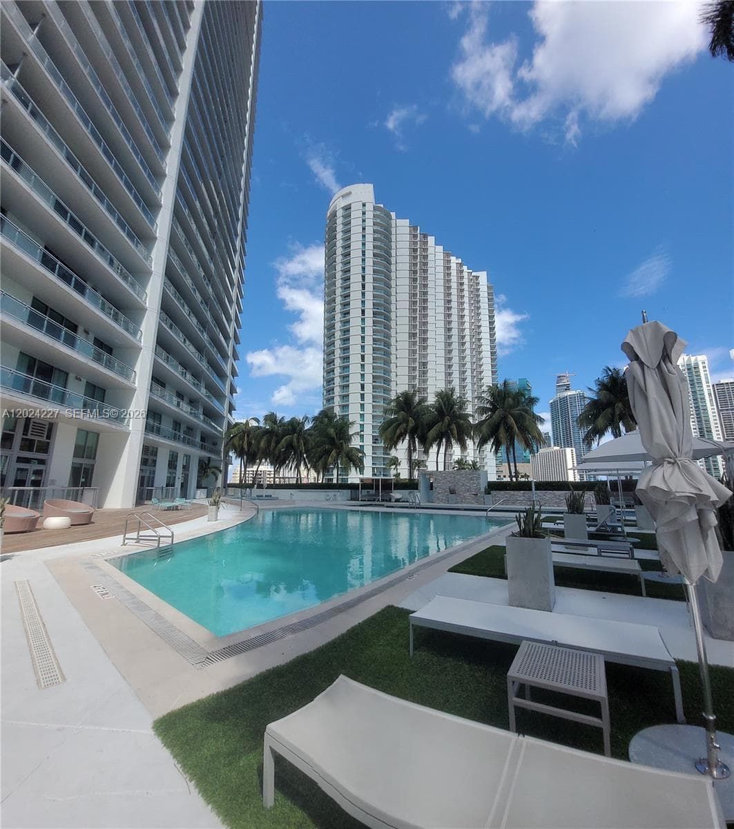 90 SW 3rd St # 2208, Miami FL 33130 — 33