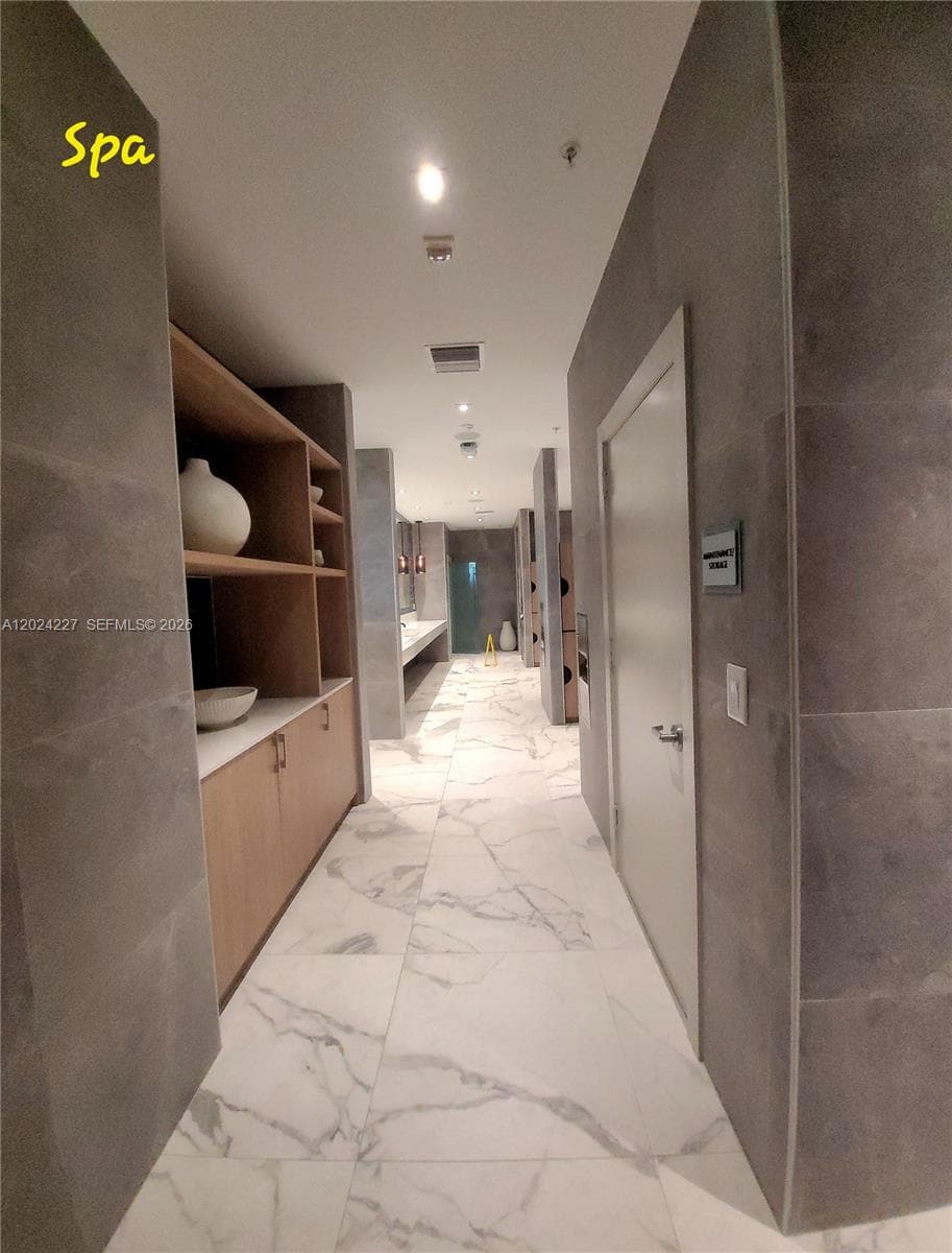 90 SW 3rd St # 2208, Miami FL 33130 — 41