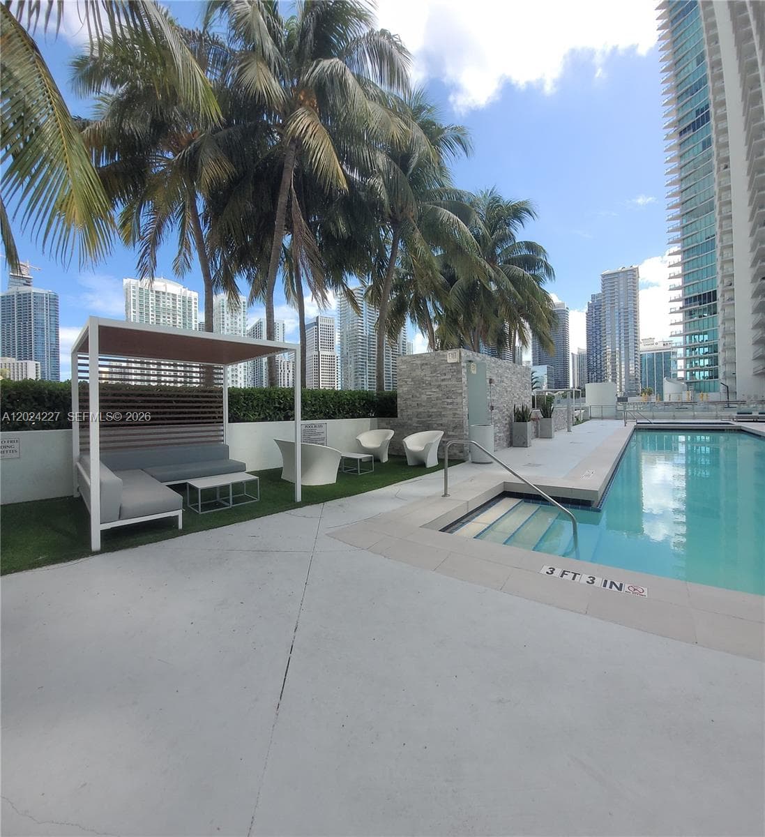 90 SW 3rd St # 2208, Miami FL 33130 — 35