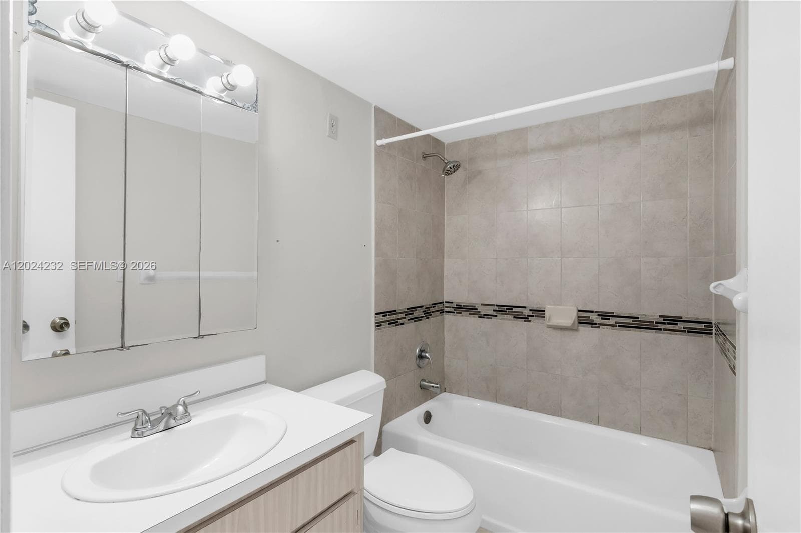9280 Fontainebleau Blvd # 505, Miami FL 33172 — 15