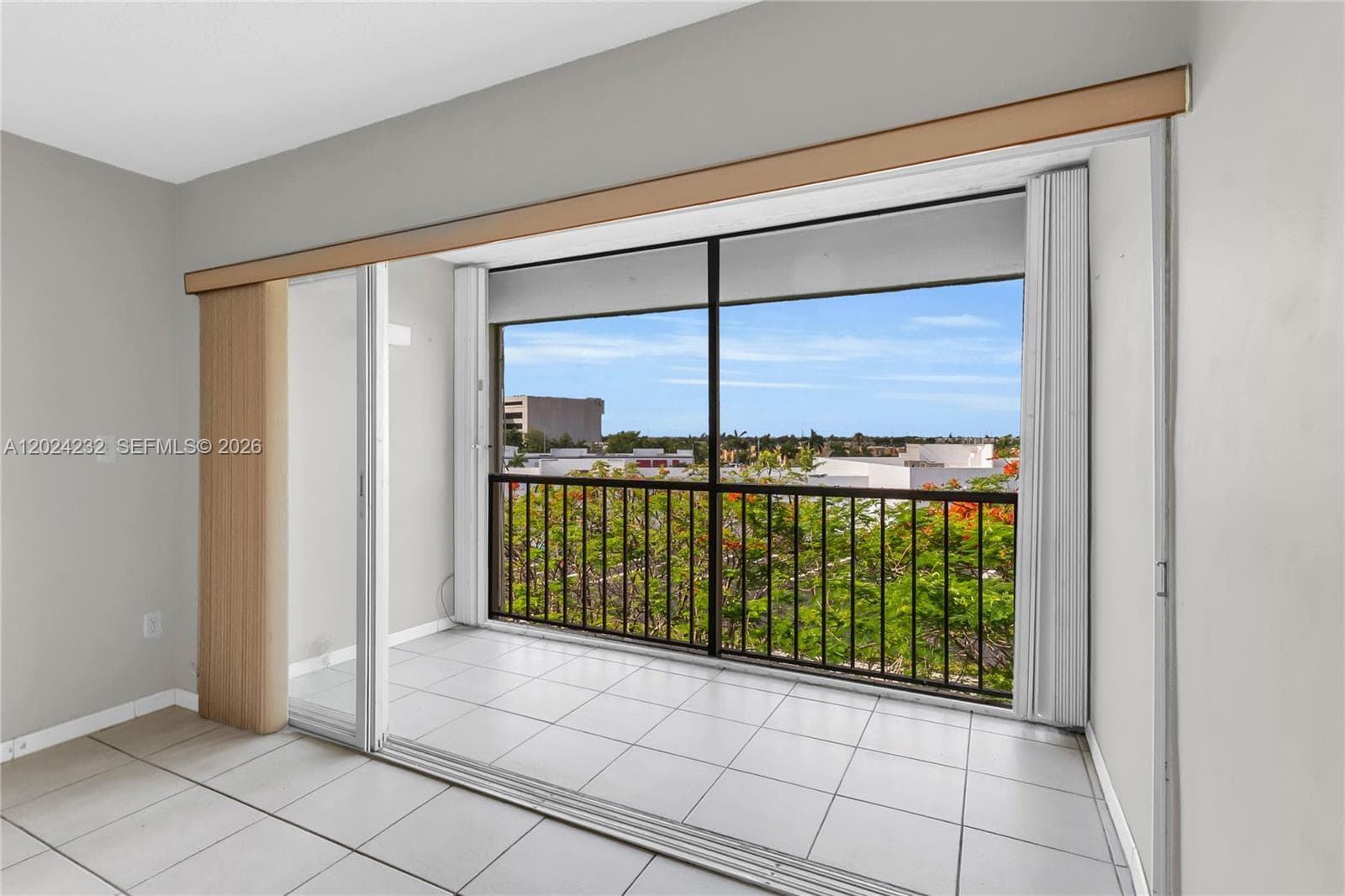 9280 Fontainebleau Blvd # 505, Miami FL 33172 — 8