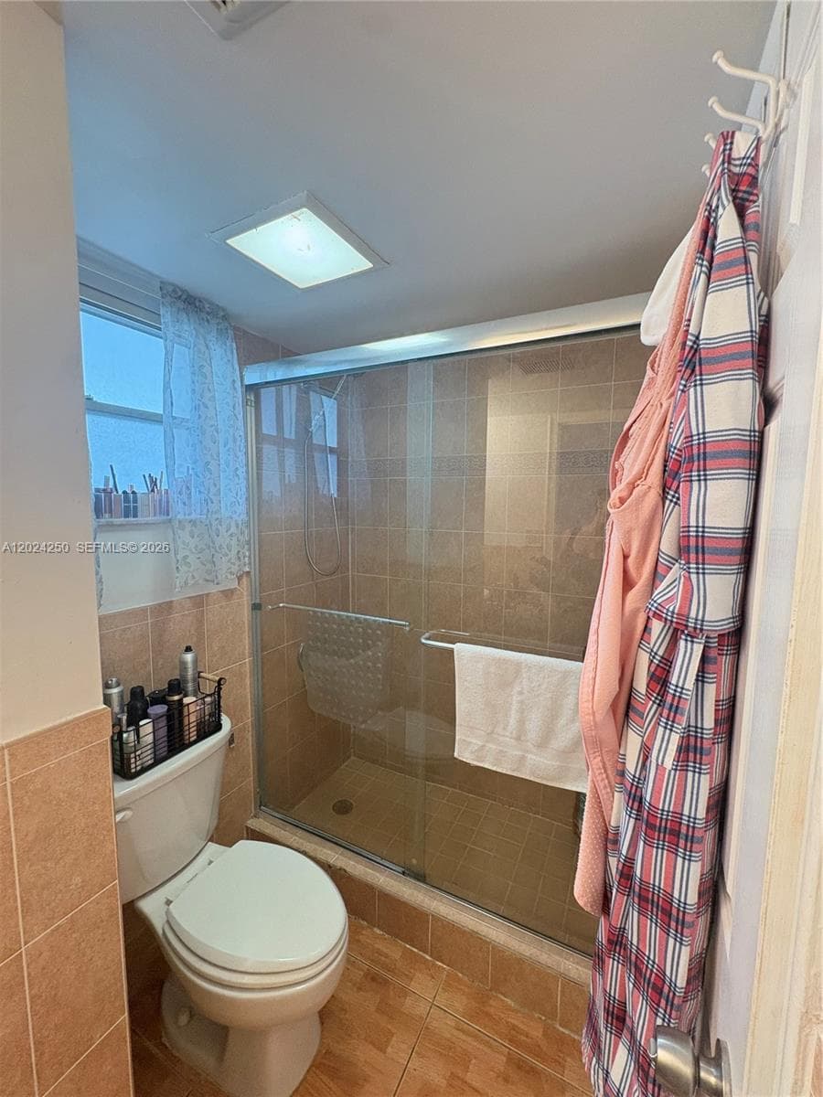 3551 NE 169th St # 104, North Miami Beach FL 33160 — 23