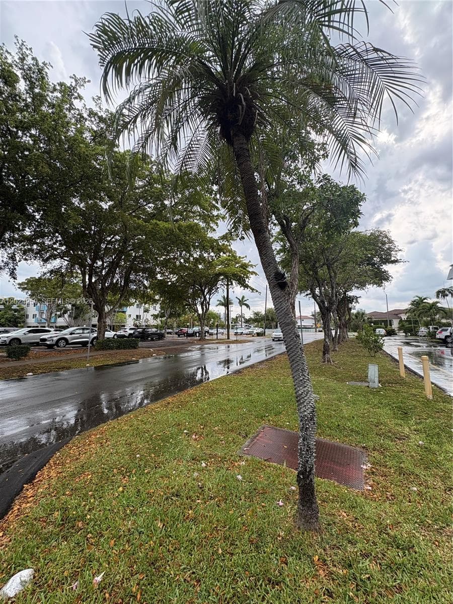3551 NE 169th St # 104, North Miami Beach FL 33160 — 37