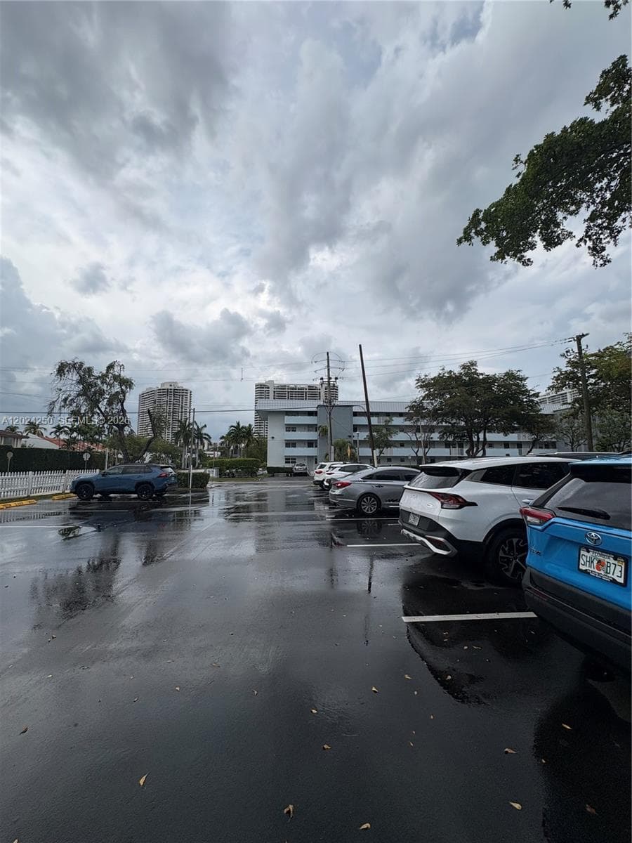 3551 NE 169th St # 104, North Miami Beach FL 33160 — 40
