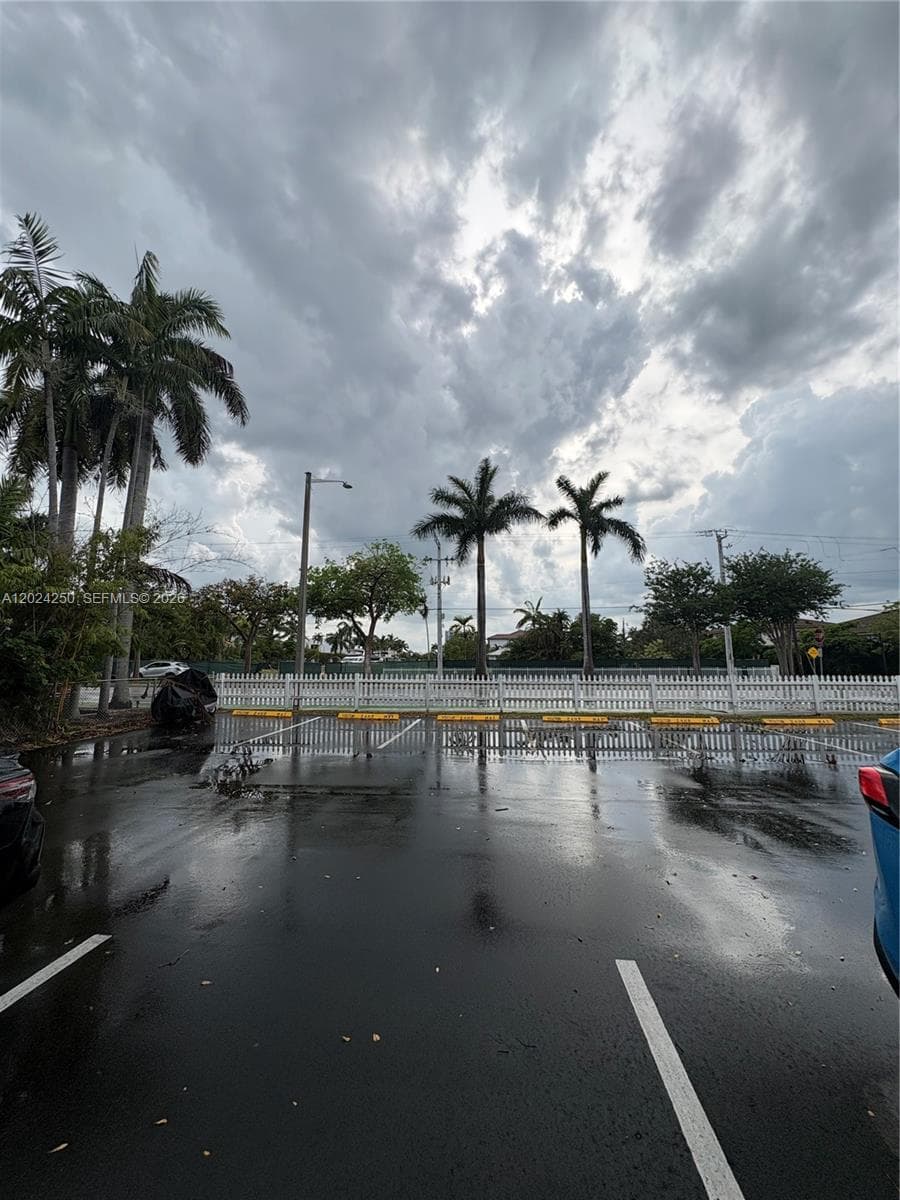 3551 NE 169th St # 104, North Miami Beach FL 33160 — 39