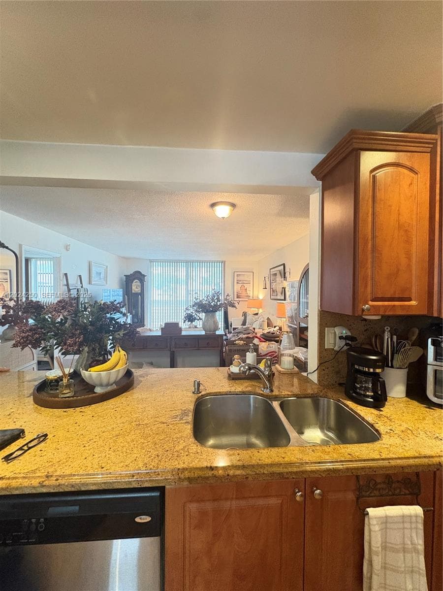 3551 NE 169th St # 104, North Miami Beach FL 33160 — 29