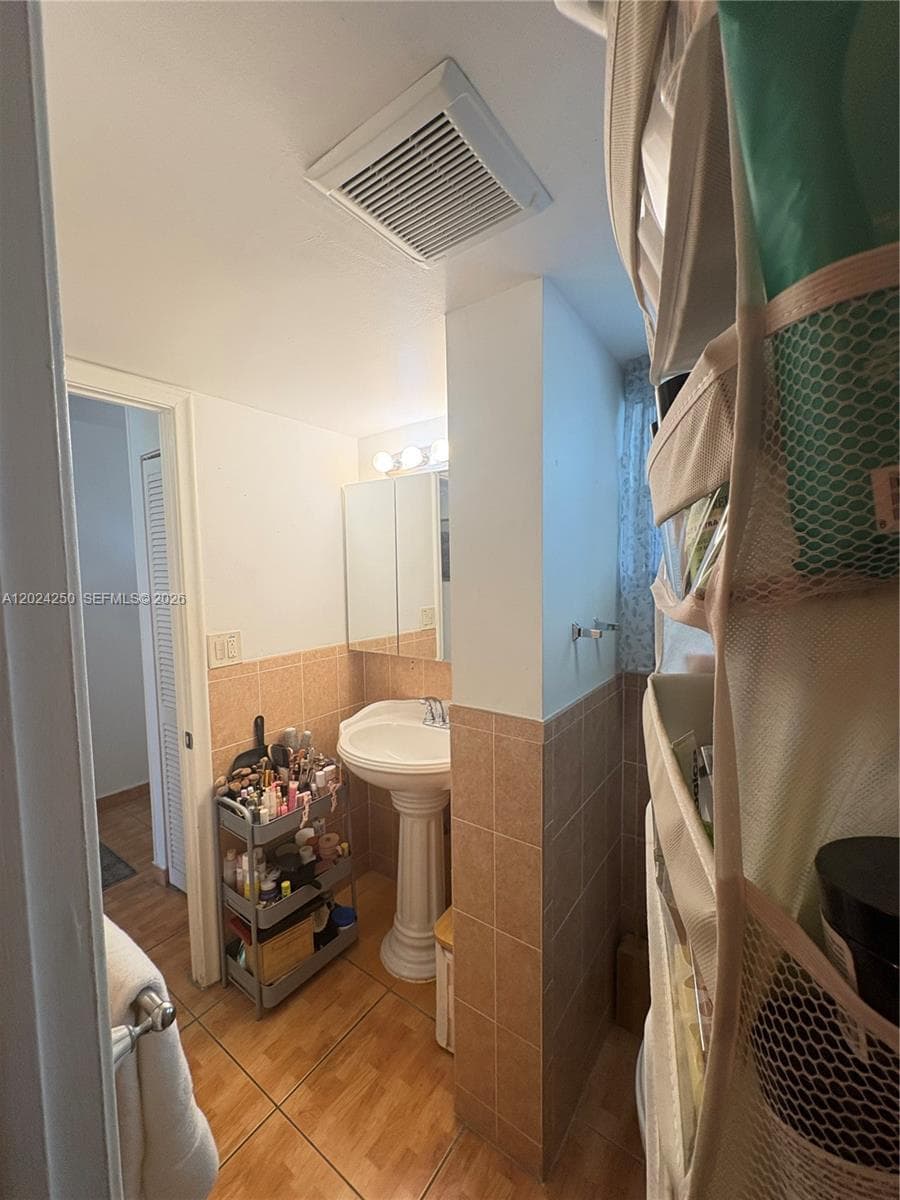3551 NE 169th St # 104, North Miami Beach FL 33160 — 21