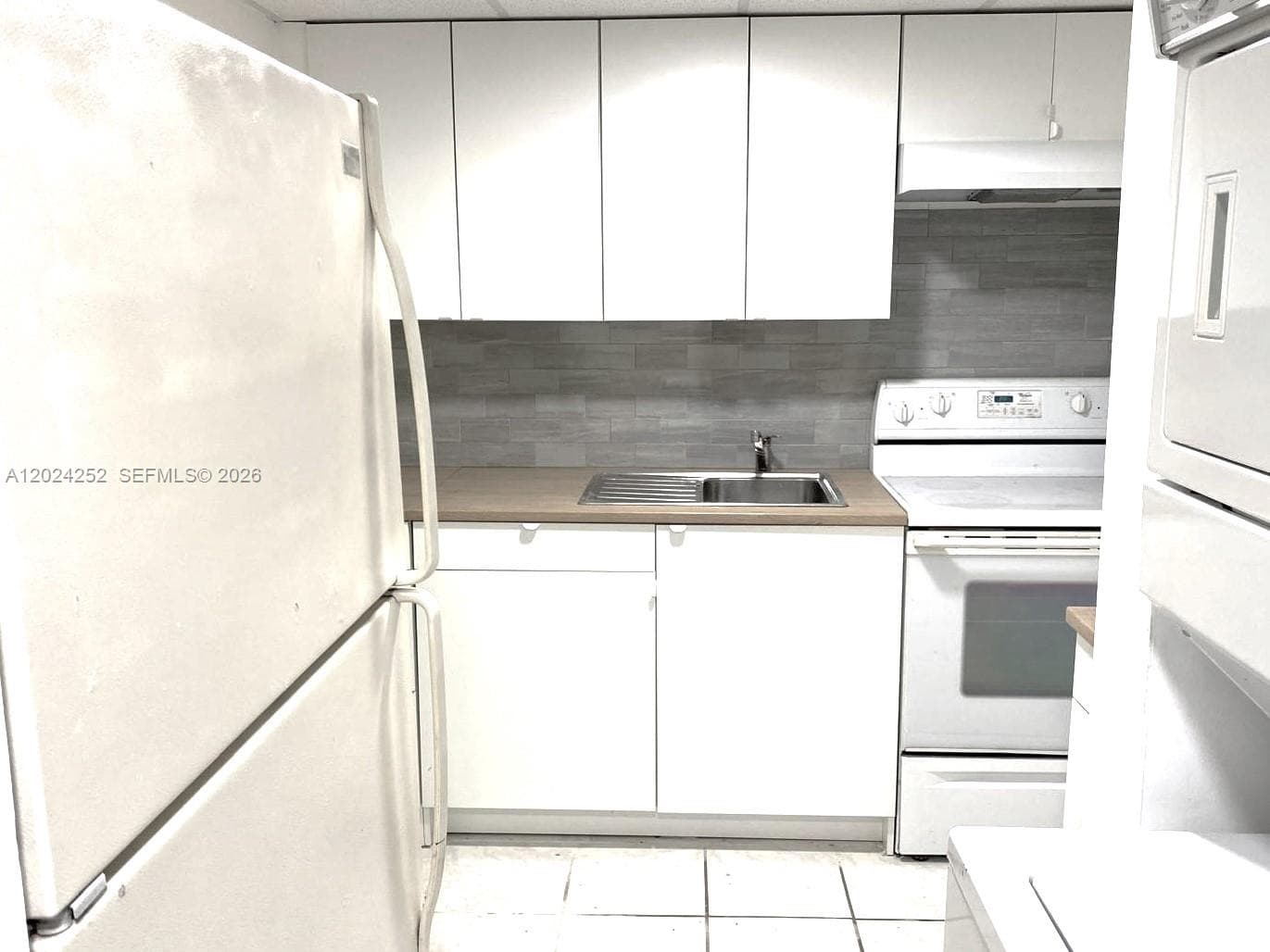 10000 NW 80 Ct # 2225, Hialeah Gardens FL 33016 — 3