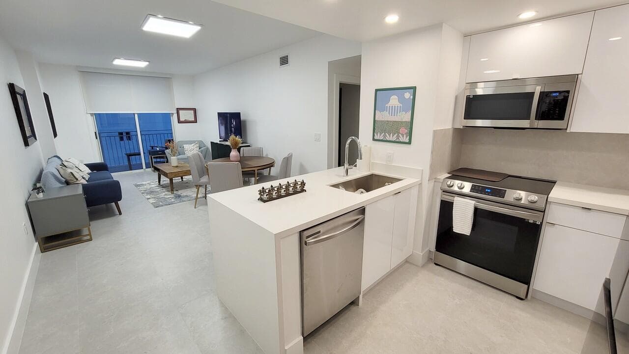 185 SE 14th Terrace # 2402, Miami FL 33131 — 13