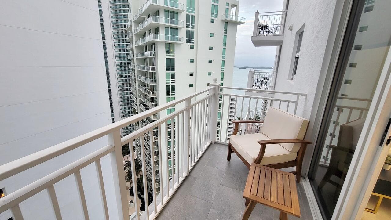 185 SE 14th Terrace # 2402, Miami FL 33131 — 17