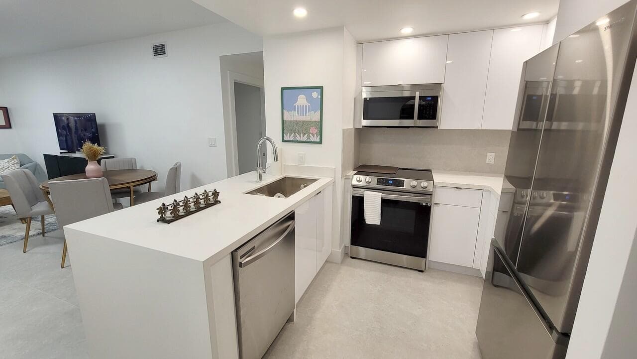 185 SE 14th Terrace # 2402, Miami FL 33131 — 12