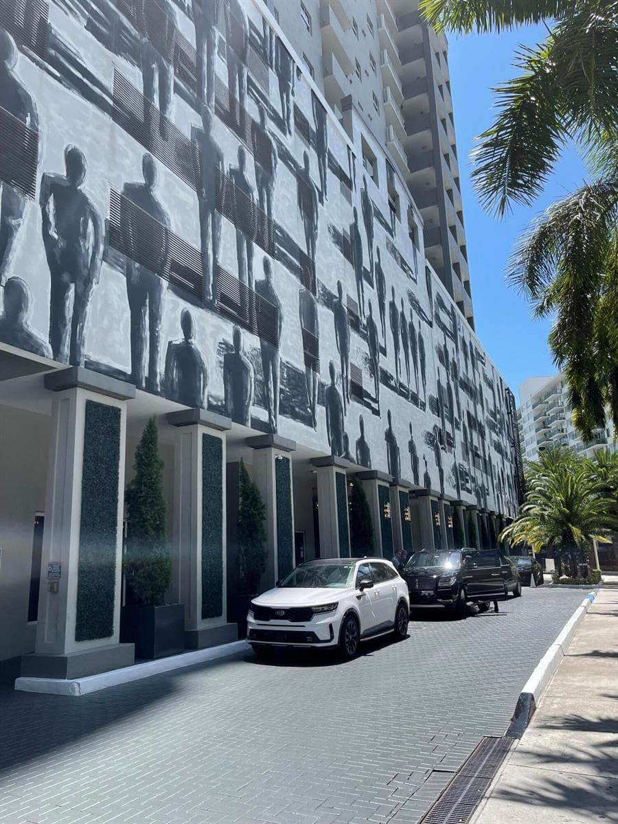 185 SE 14th Terrace # 2402, Miami FL 33131 — 3