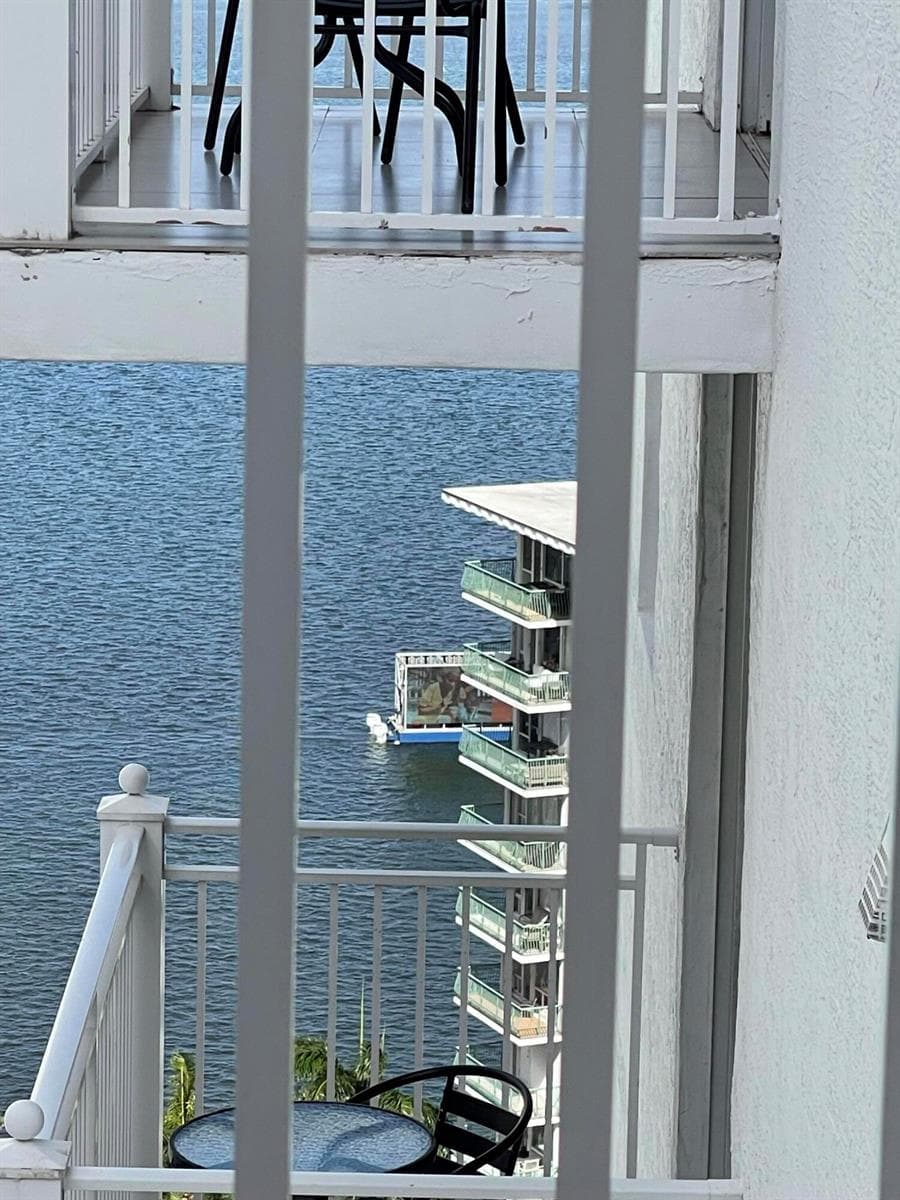 185 SE 14th Terrace # 2402, Miami FL 33131 — 18