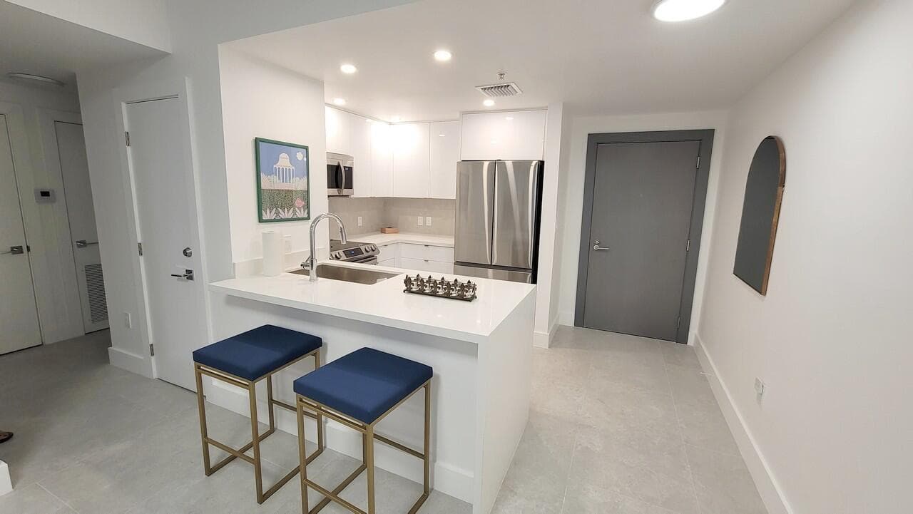 185 SE 14th Terrace # 2402, Miami FL 33131 — 11