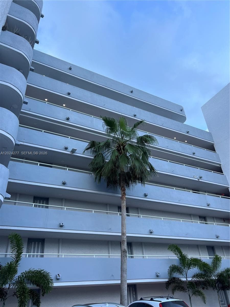 1650 NE 115th St # 609, Miami FL 33181 — 21