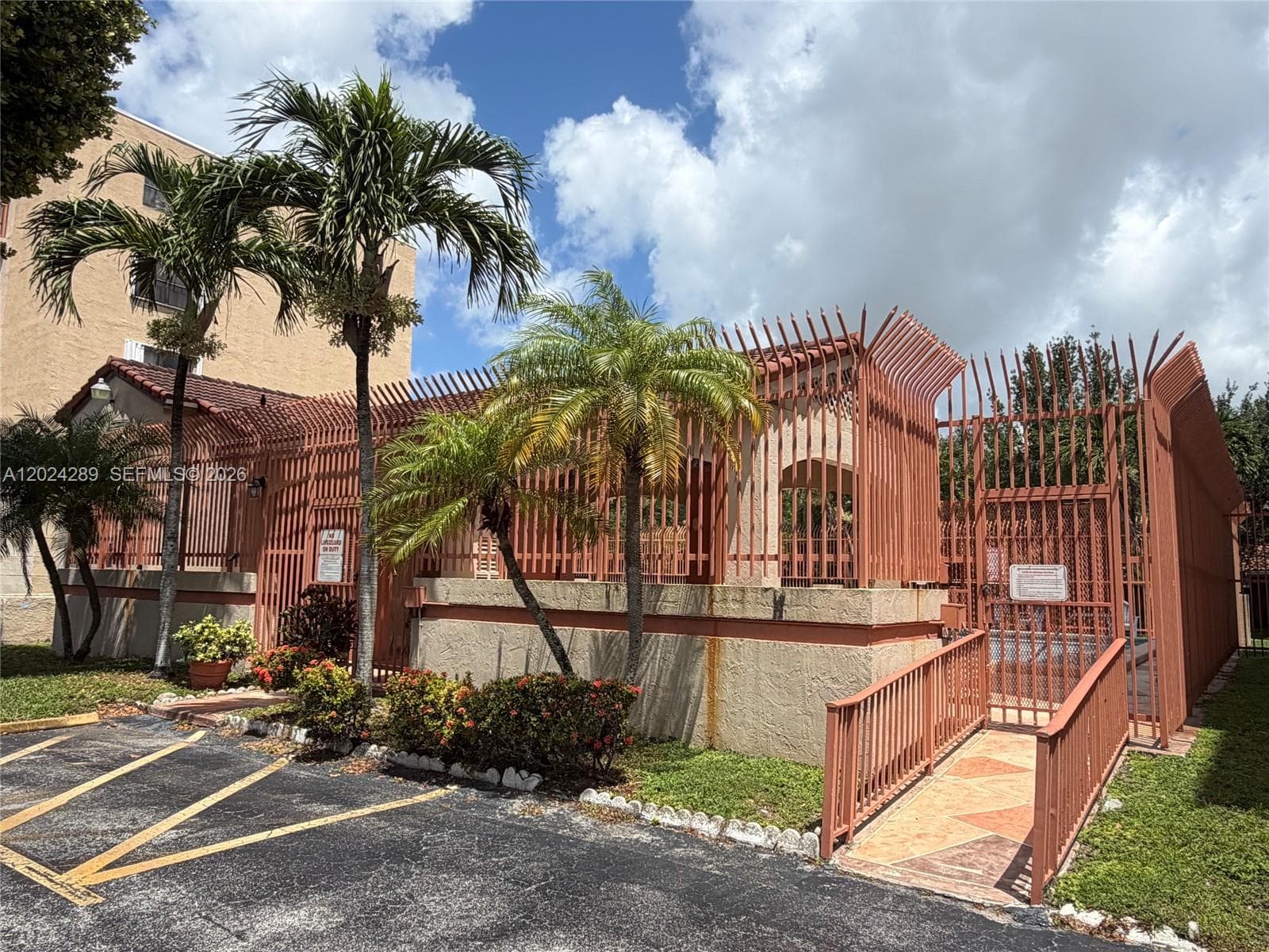 10233 NW 9th St Cir # 1, Miami FL 33172 — 35