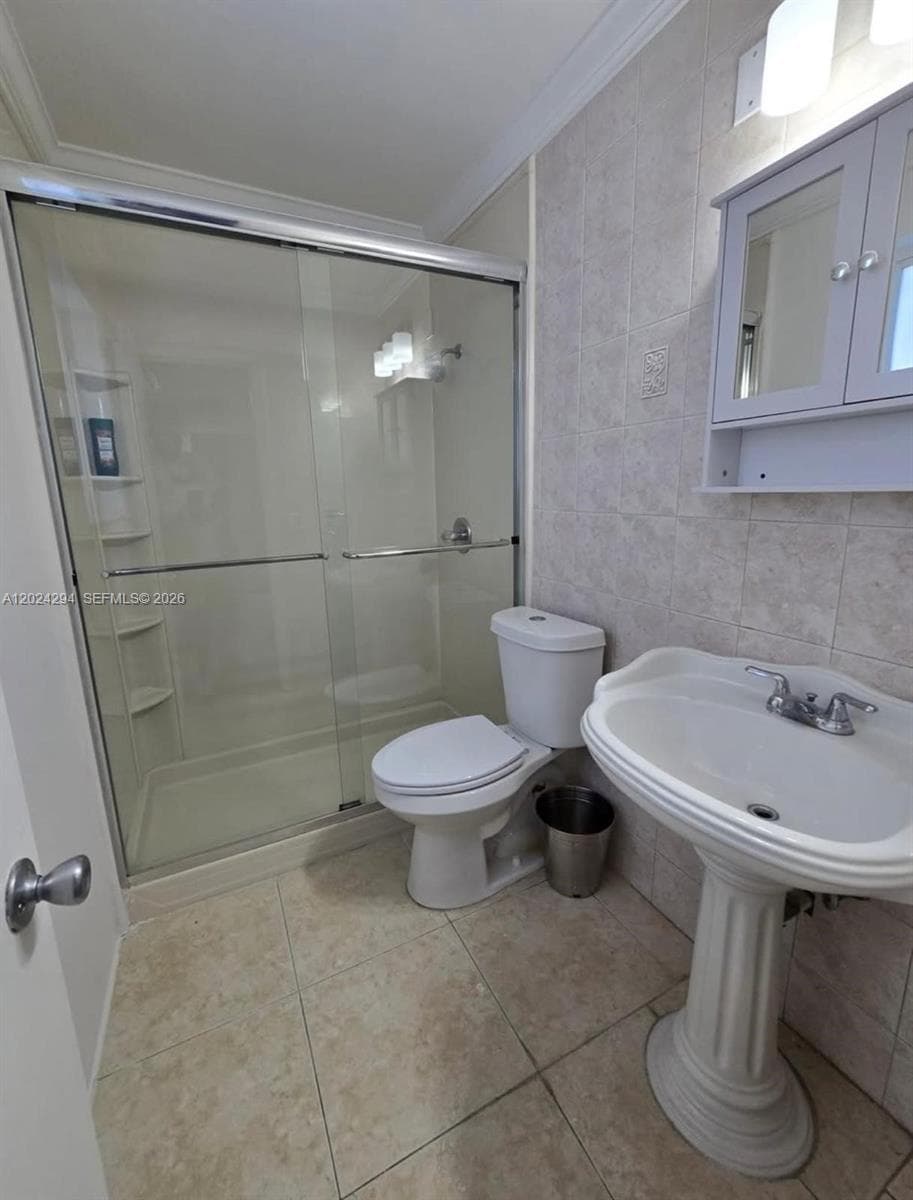 9591 SW 52nd Ter, Miami FL 33165 — 25