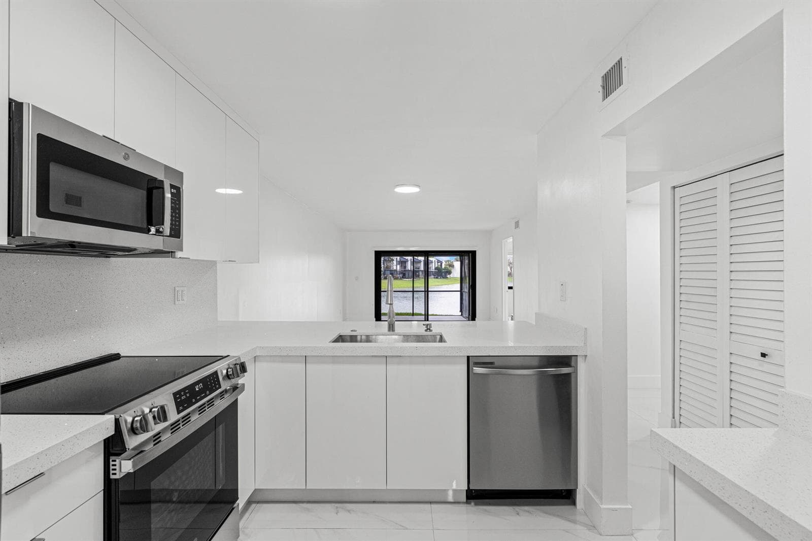 510 W Park Drive # 3, Miami FL 33172 — 2
