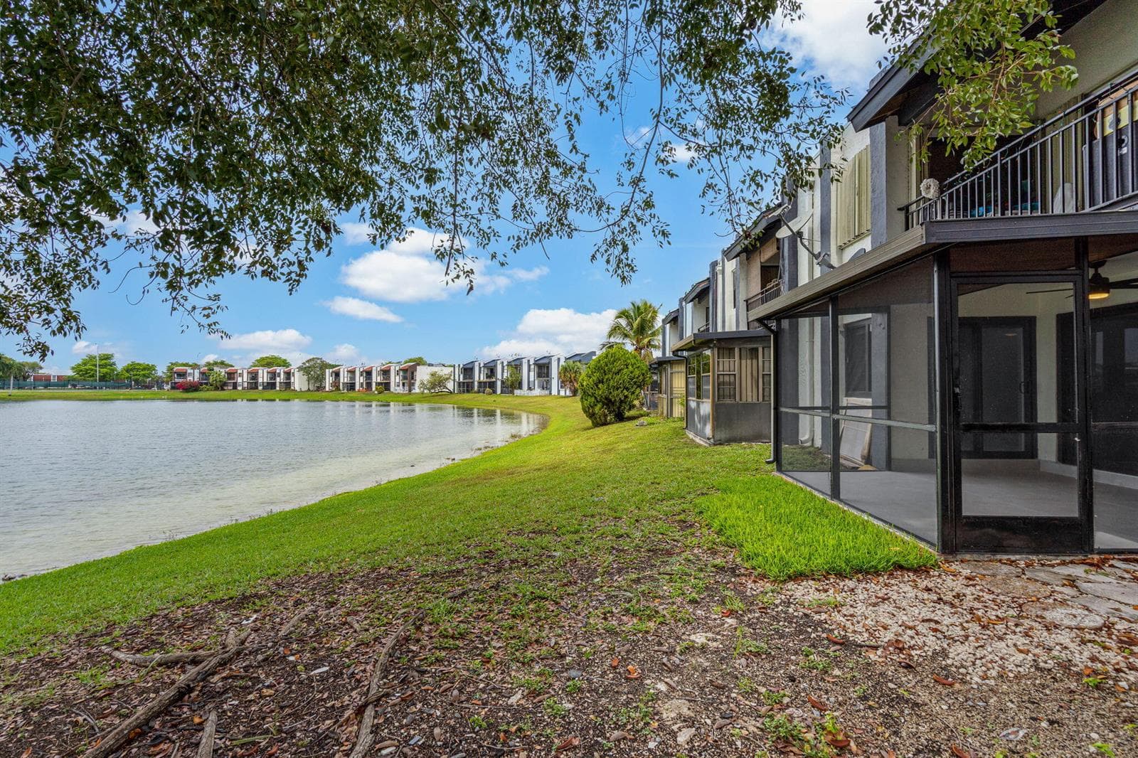 510 W Park Drive # 3, Miami FL 33172 — 32