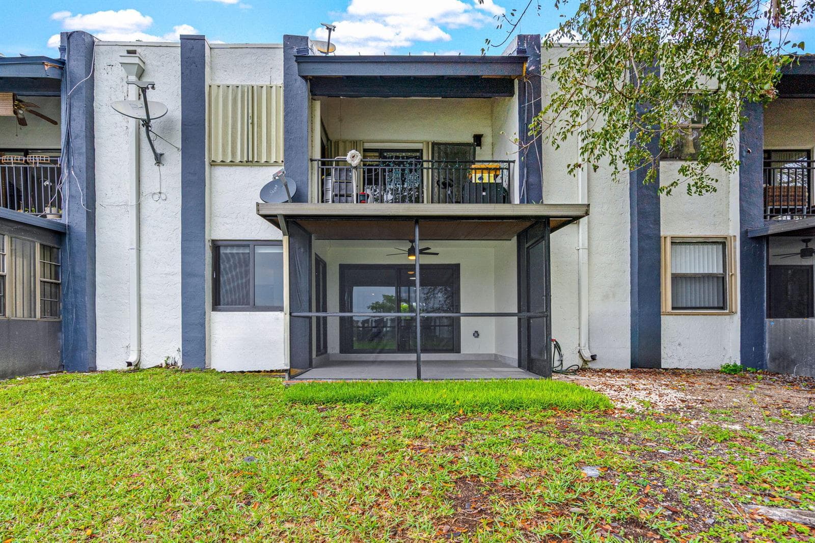 510 W Park Drive # 3, Miami FL 33172 — 34