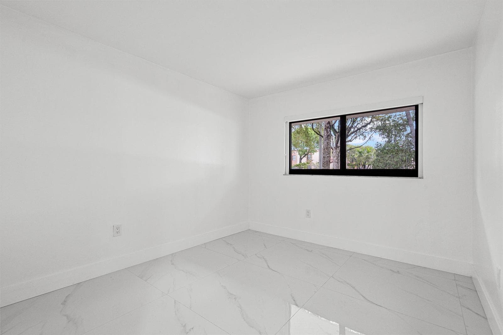 510 W Park Drive # 3, Miami FL 33172 — 11