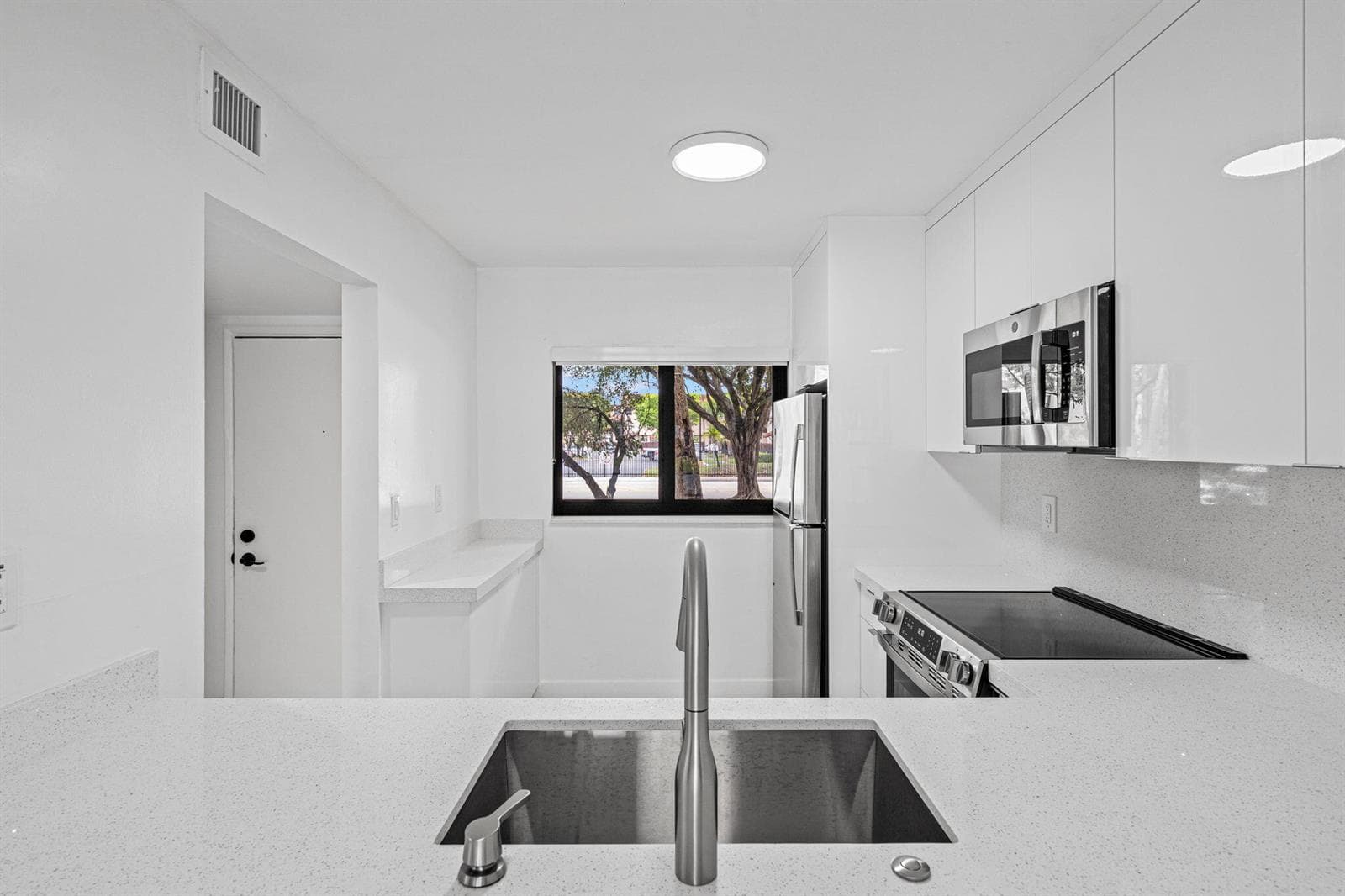 510 W Park Drive # 3, Miami FL 33172 — 19