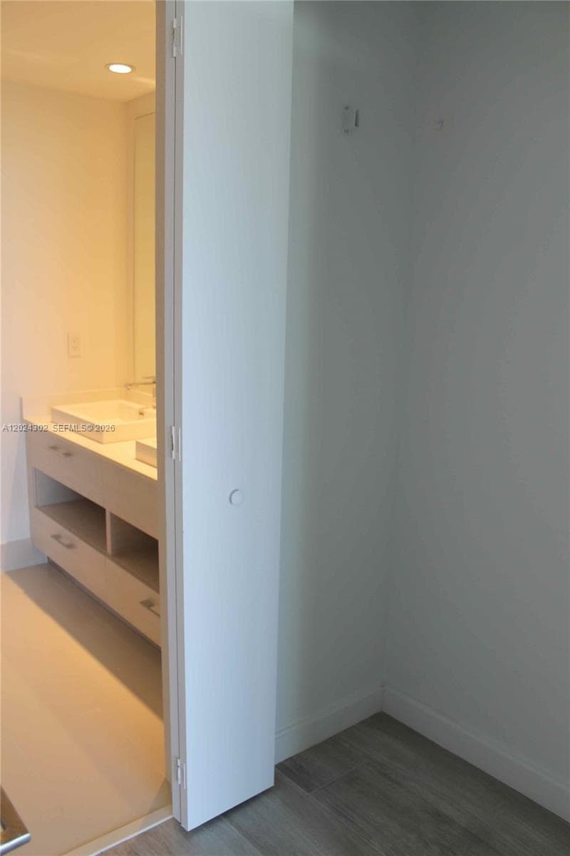 45 SW 9th St # 2109, Miami FL 33130 — 15