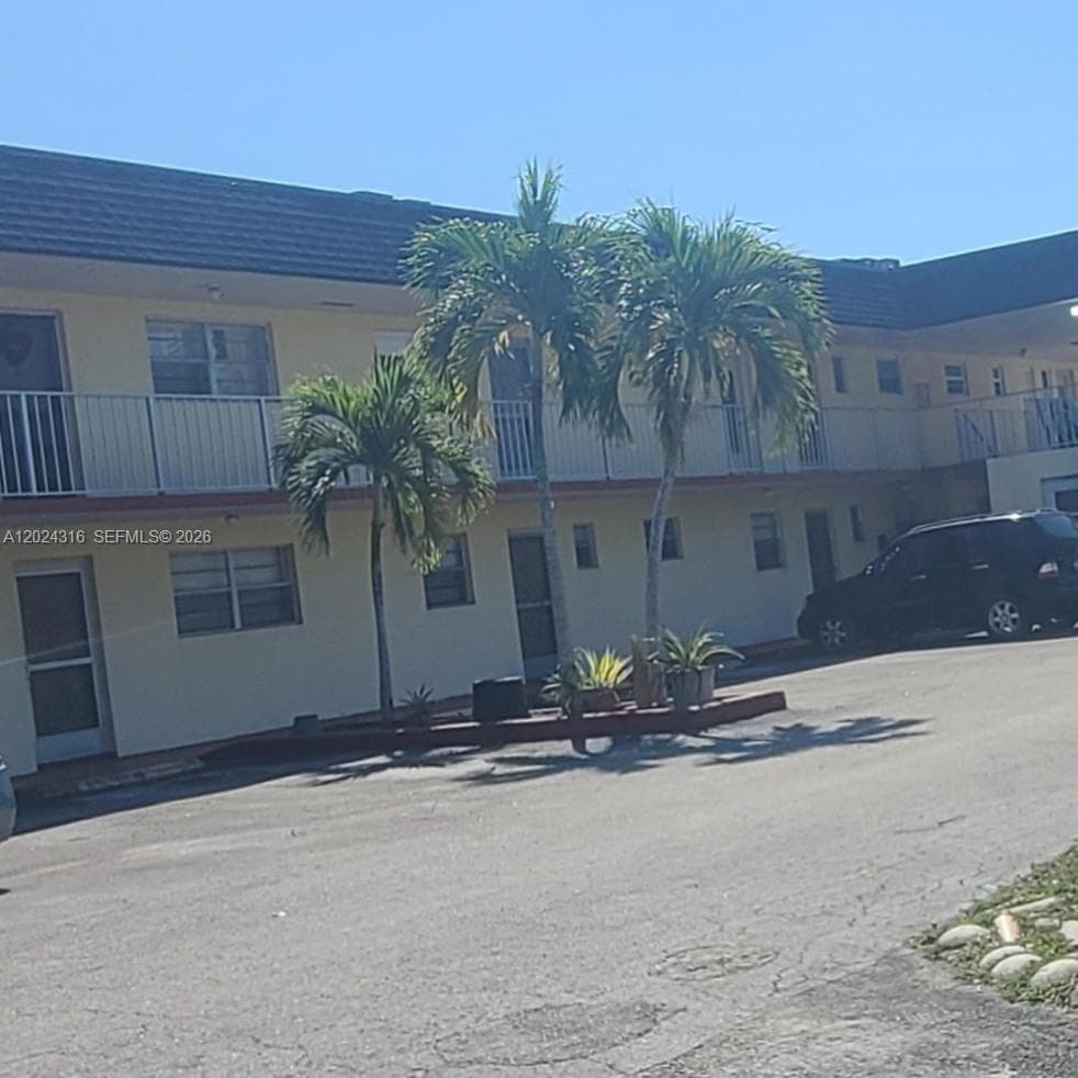 19305 NE 2nd Ave # 2323, Miami FL 33179 — 1
