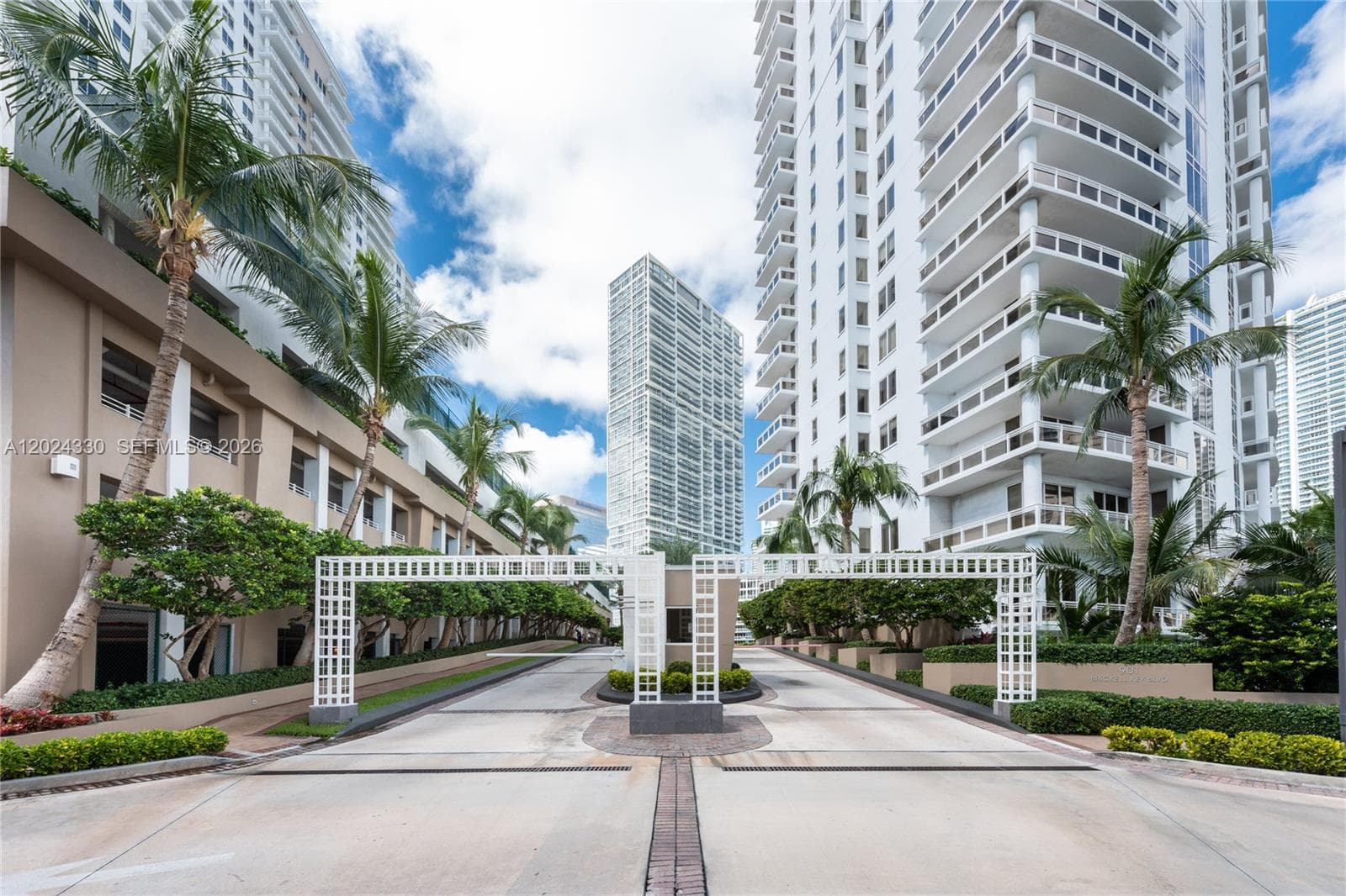 901 Brickell Key Blvd # 2006, Miami FL 33131 — 2