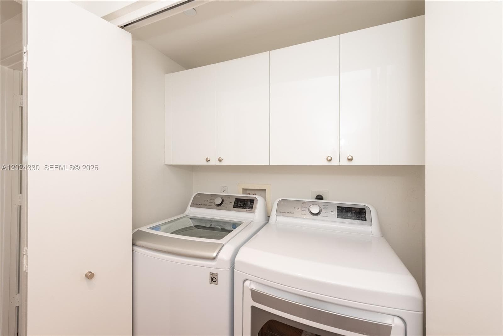 901 Brickell Key Blvd # 2006, Miami FL 33131 — 32